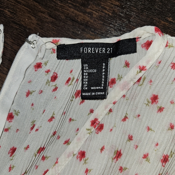 Forever 21 White and Red Floral Dress - Picture 2 of 3